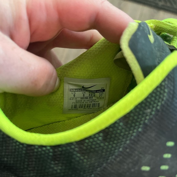 Men’s Nike sneakers size 9 - Picture 2 of 4